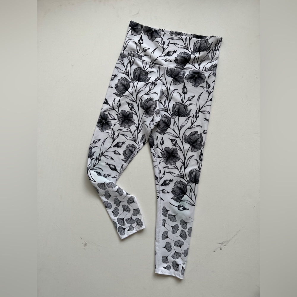 Evolution And Creation Yoga Pants - Black/White Floral - Size: Medium